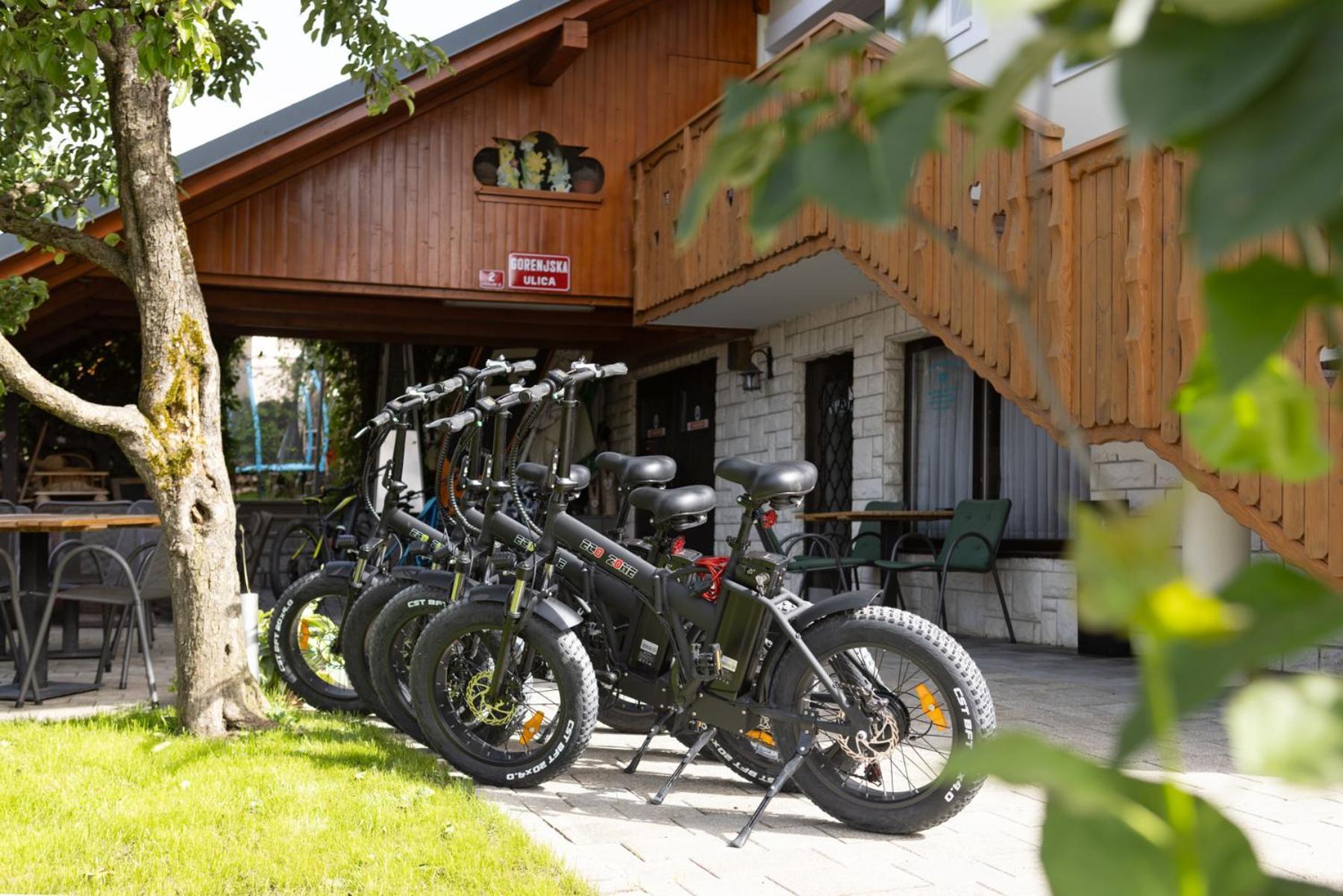 Hotel Gostisce Pri Dveh Petelinih Bled Zewnętrze zdjęcie