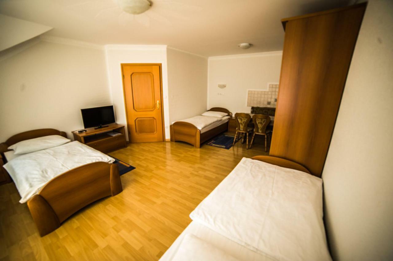 Hotel Gostisce Pri Dveh Petelinih Bled Zewnętrze zdjęcie